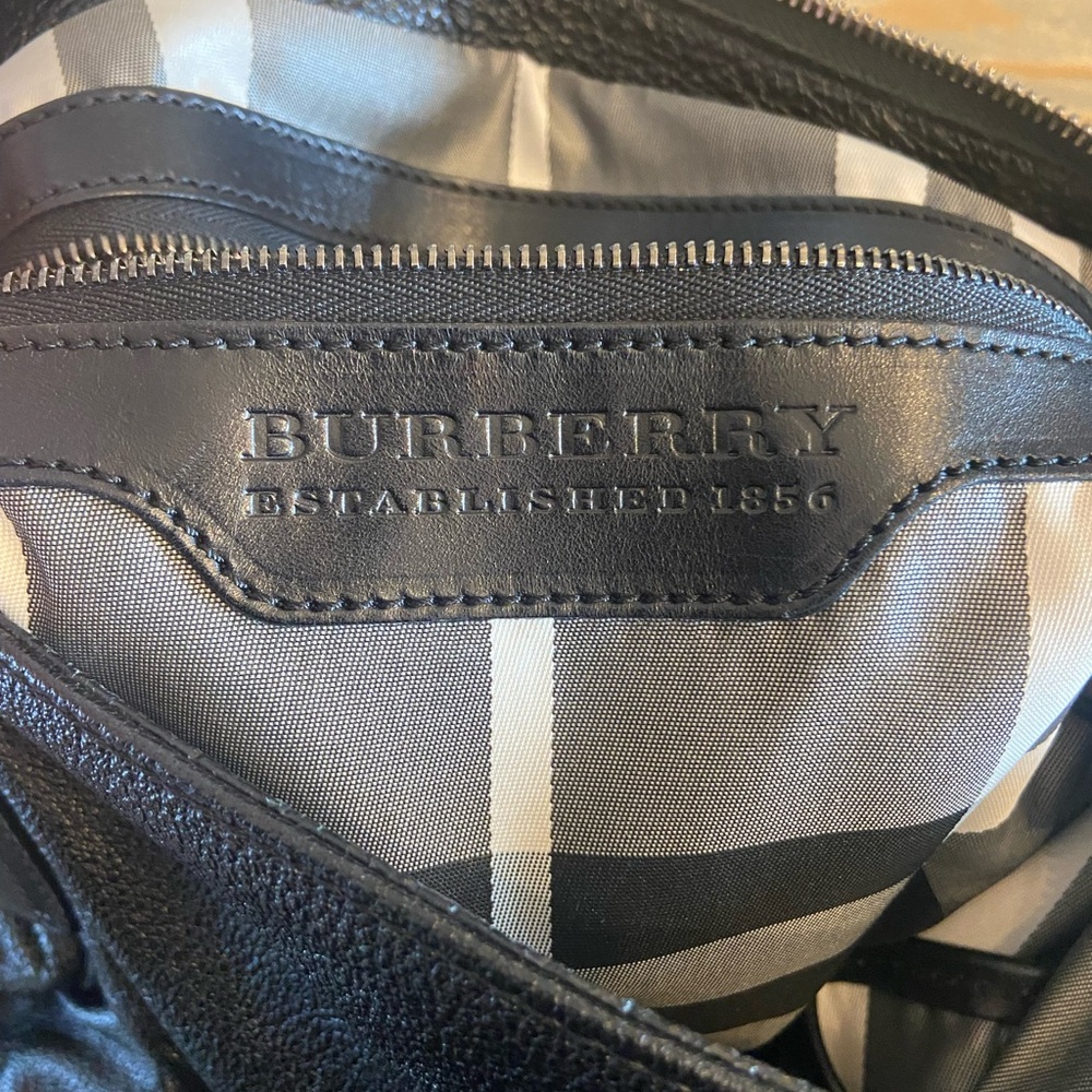 AUTHENTIC Burberry black pebbled leather hobo bag. Luxury like new - Picture 2 of 13